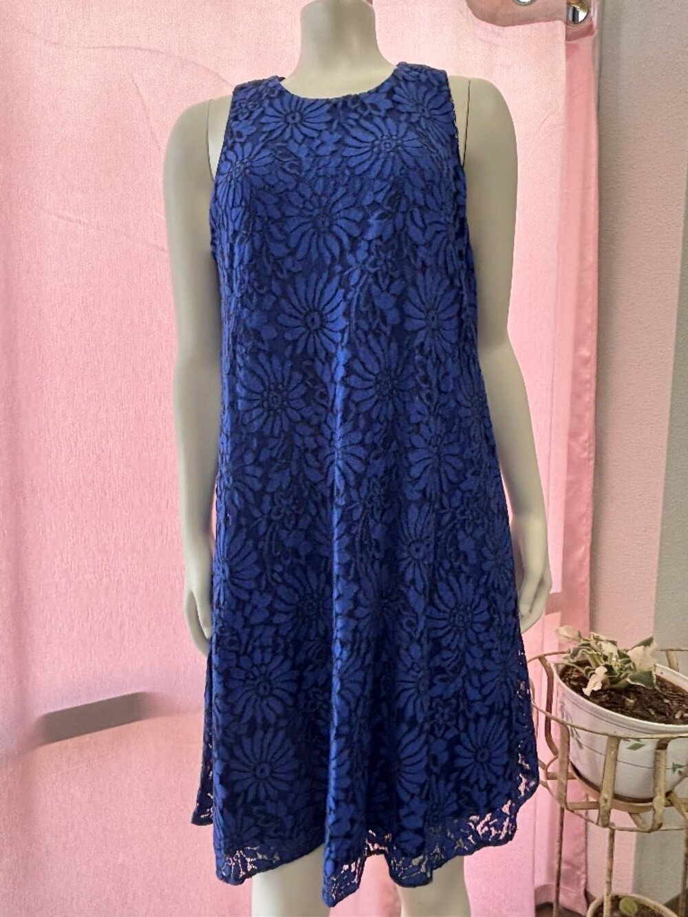 Beautiful Tommy Hilfiger Blue Floral Lace A-Line Dress Size 6 Sleeveless